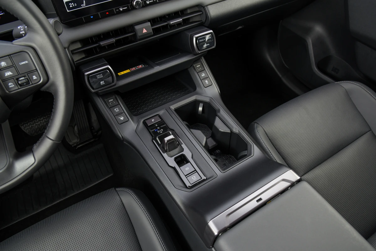 Linhas marcantes e um seletor de câmbio reduzido por Divulgação 