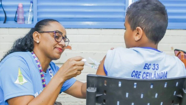 Vacinação na escola por Jhonathan Cantarelle/Agência Saúde-DF