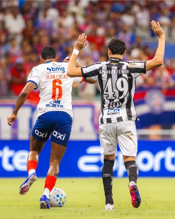 Bahia e Santos se enfrentaram na Fonte Nova por Letícia Martins/E.C. Bahia