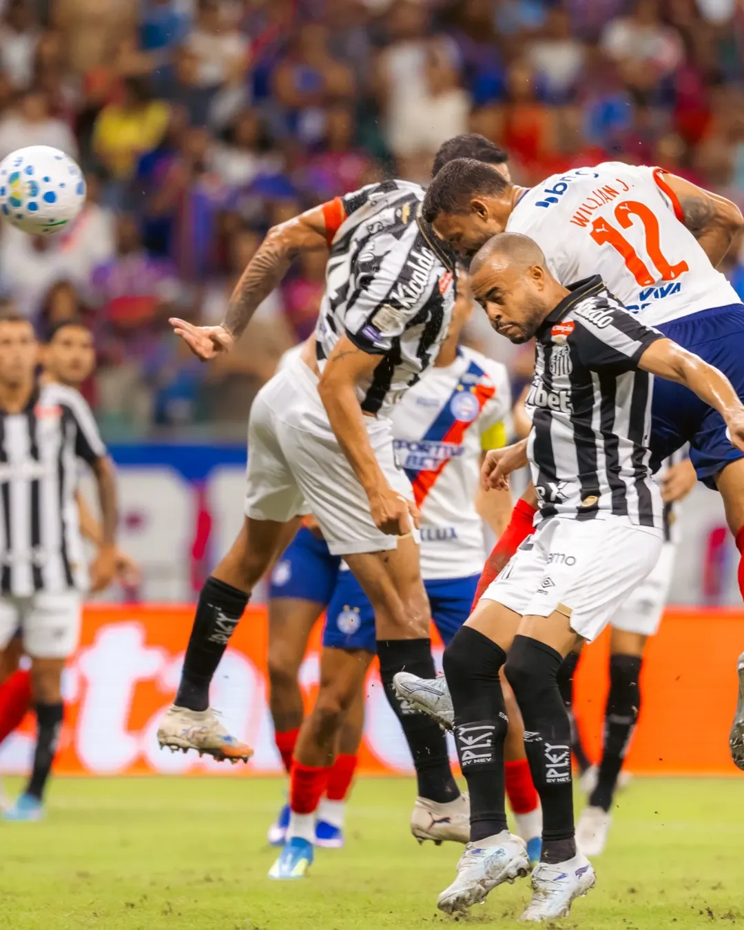 Bahia e Santos se enfrentaram na Fonte Nova por Letícia Martins/E.C. Bahia