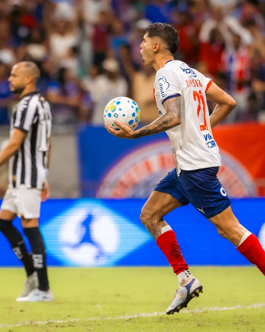 Bahia e Santos se enfrentaram na Fonte Nova por Letícia Martins/ EC Bahia