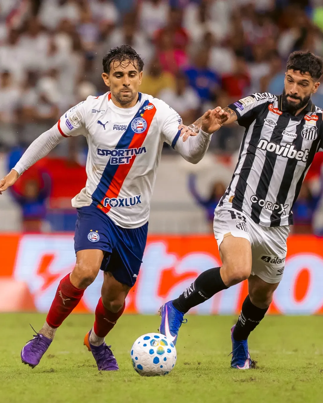 Bahia e Santos se enfrentaram na Fonte Nova por Letícia Martins/E..C. Bahia