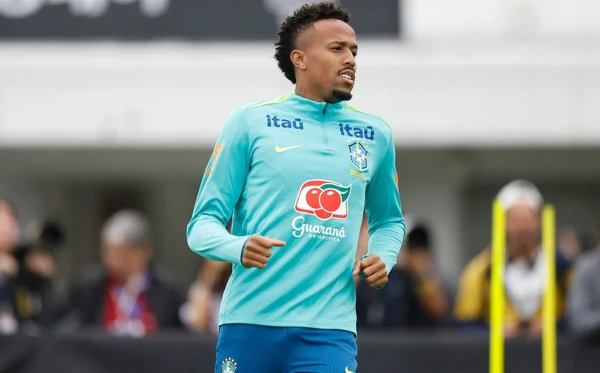 Éder Militão em treino da Seleção Brasileira