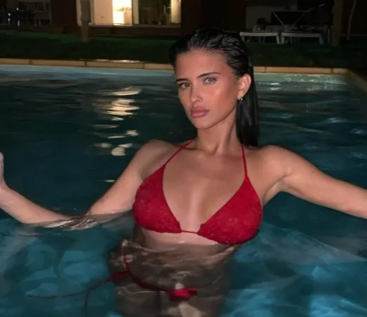 Ellie Crampsie por Reprodução