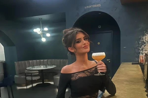 Ellie Crampsie por Reprodução