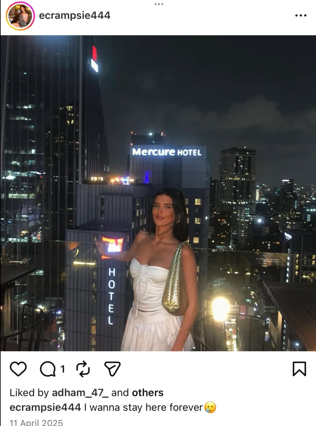 Ellie Crampsie por Reprodução