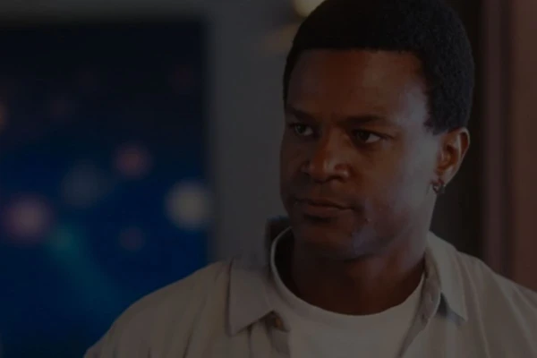 Leandro encontra objeto suspeito em 'Coração Acelerado'