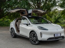 Imagem - Hyptec HT mantém as portas asas de gaivota e fica mais potente na linha 2027