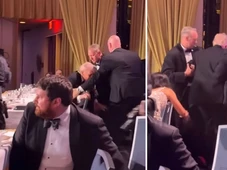 Imagem - VÍDEO: Trump é retirado às pressas de jantar após tiros em hotel nos EUA