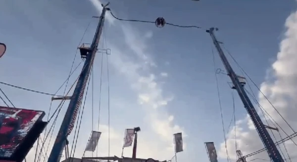 Acidente em parque de diversões deixou quatro pessoas feridas por Reprodução