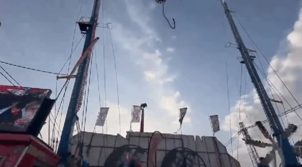 Acidente em parque de diversões deixou quatro pessoas feridas por Reprodução