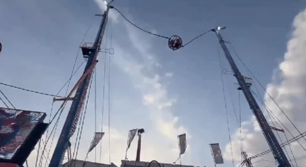 Acidente em parque de diversões deixou quatro pessoas feridas por Reprodução