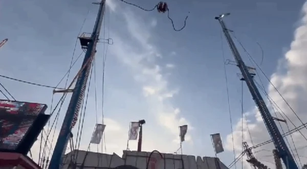 Acidente em parque de diversões deixou quatro pessoas feridas por Reprodução