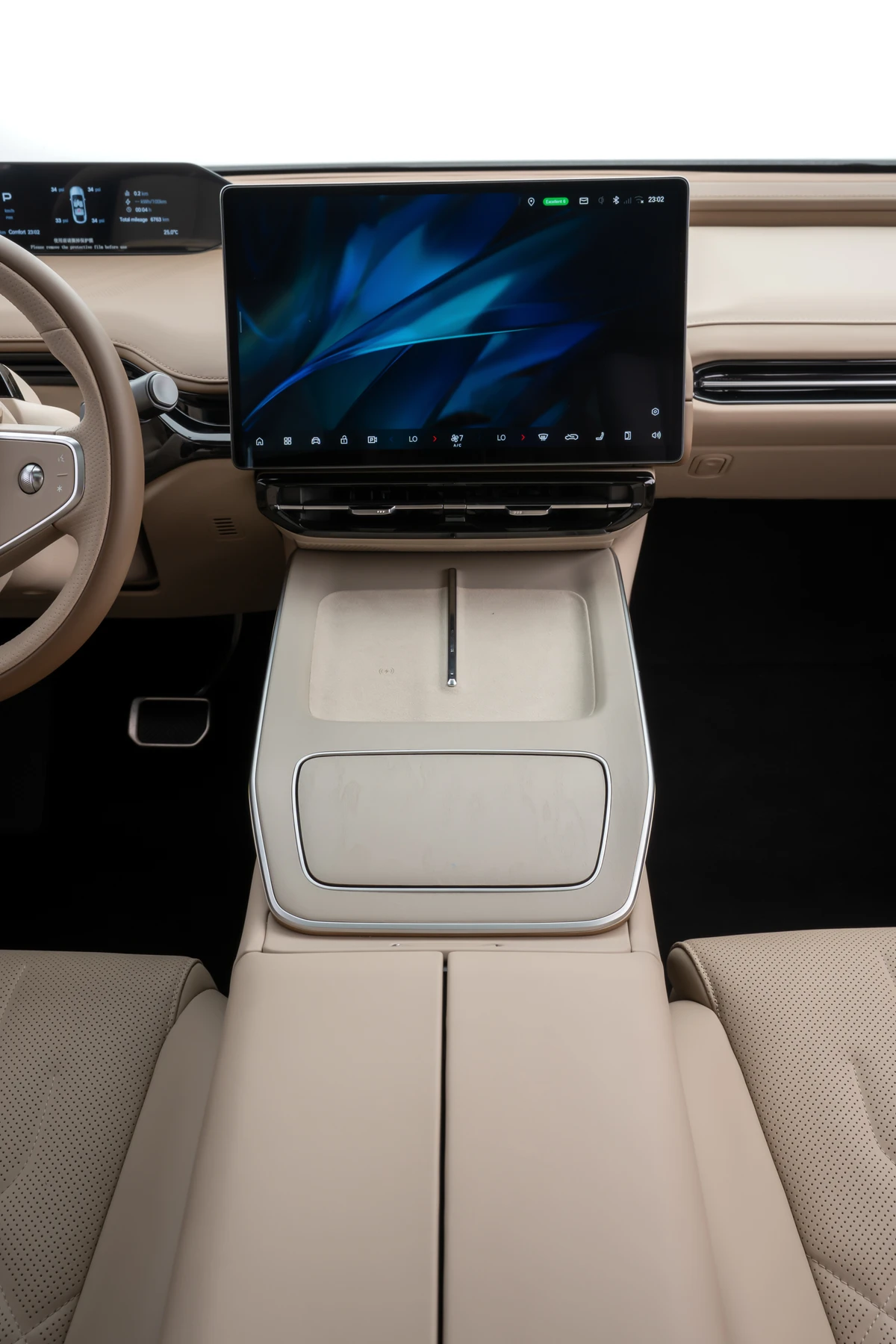 Grande: a tela central tem 14,6 polegadas por Divulgação 