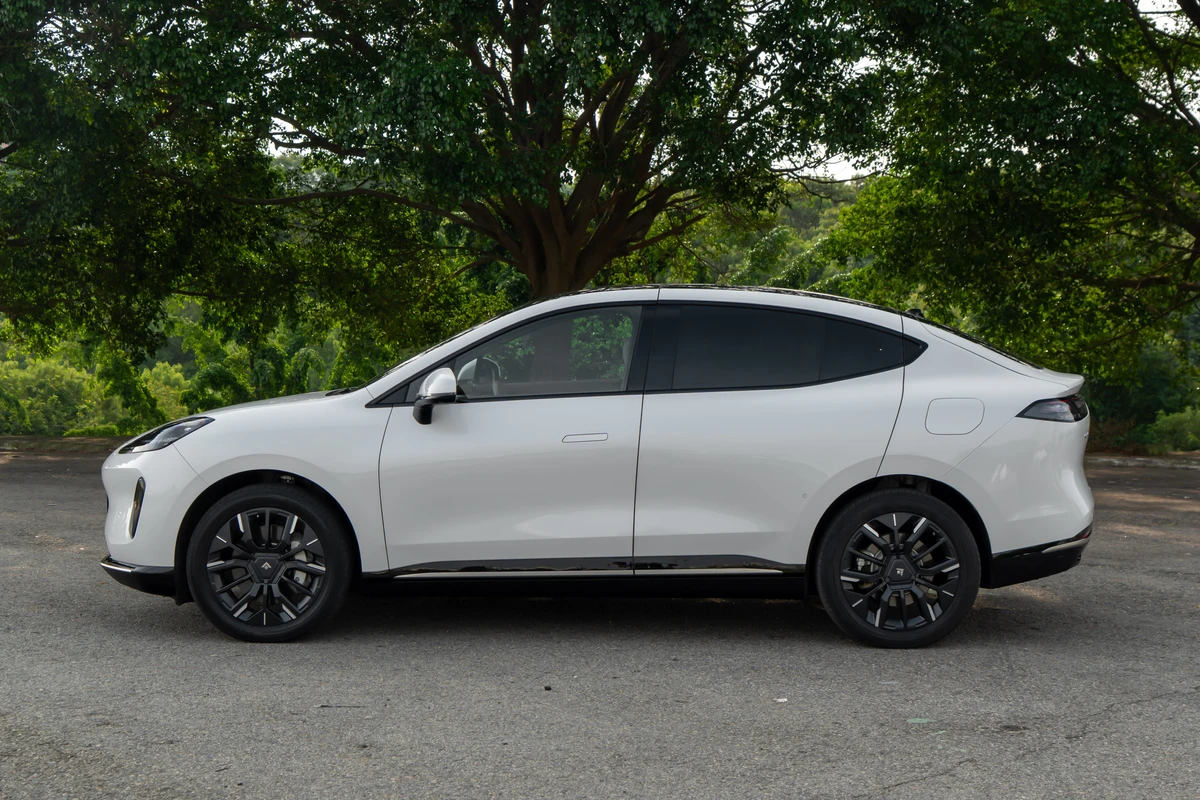 São 4,93 metros de comprimento e 2,93 m de distância entre-eixos por Divulgação 