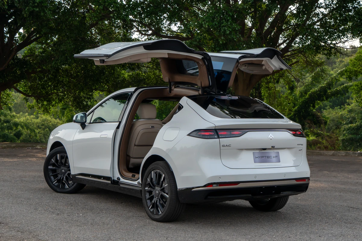 O bagageiro acomoda 670 litros e há também um compartimento dianteiro de 55 litros por Divulgação