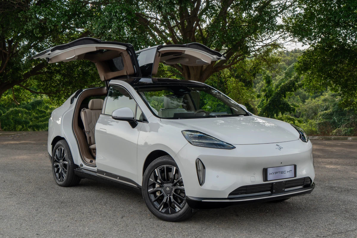 As portas que se abrem no estilo asa de gaivota estão disponíveis na versão Ultra do Hyptec HT