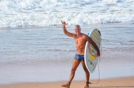 Moisés Ribeiro Pinheiro, de 65 anos, morreu afogado na praia de Stella Maris por Reprodução