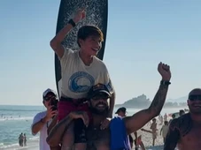 Imagem - Filho de Pedro Scooby e Luana Piovani vence primeiro campeonato de surfe: 'Maior orgulho'