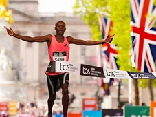 Imagem - O que comeu o maratonista mais rápido do mundo antes de fazer história ao completar 42 km em menos de 2 horas