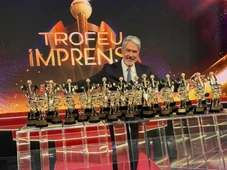 Imagem - William Bonner recebe 33 troféus e Glória Pires é homenageada; saiba o que ocorreu no Troféu Imprensa 2026