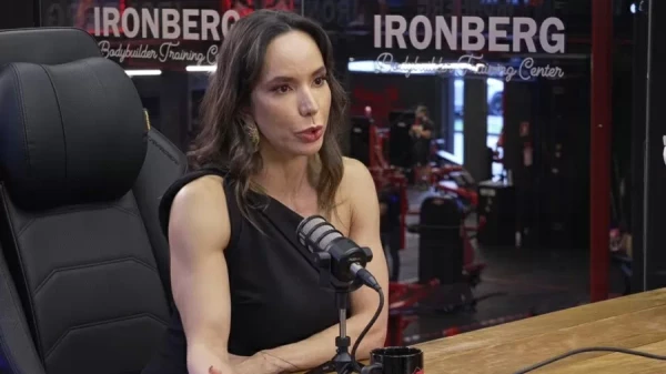 Carol Borba  por Reprodução/YouTube