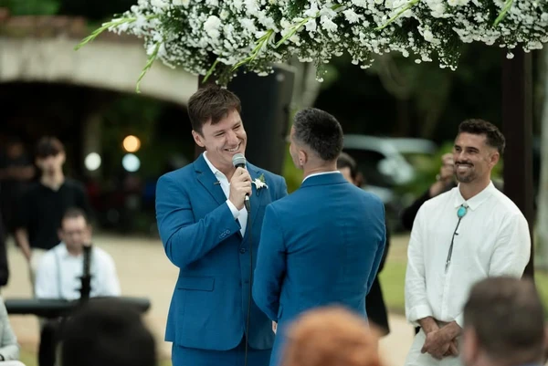 Felipe Suhre e Erick Andrade celebraram casamento em cerimônia emocionante no Rio por Reprodução/Instagram