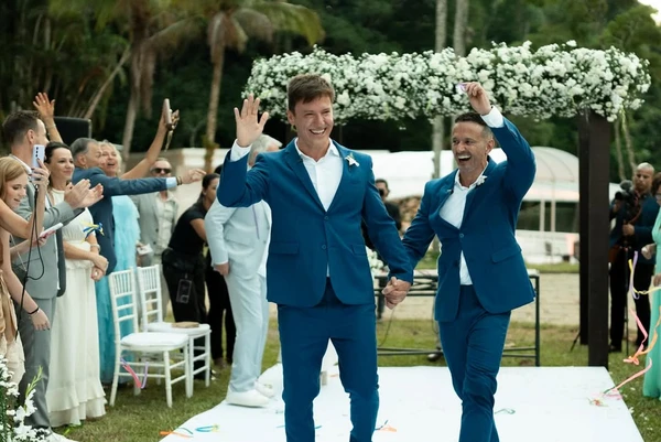 Felipe Suhre e Erick Andrade celebraram casamento em cerimônia emocionante no Rio por Reprodução/Instagram