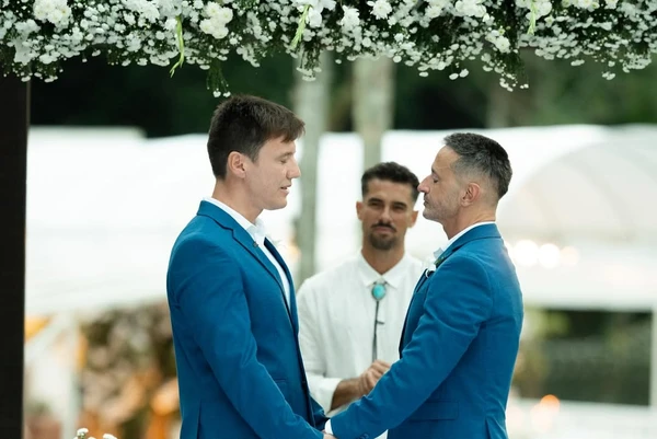 Felipe Suhre e Erick Andrade celebraram casamento em cerimônia emocionante no Rio por Reprodução/Instagram