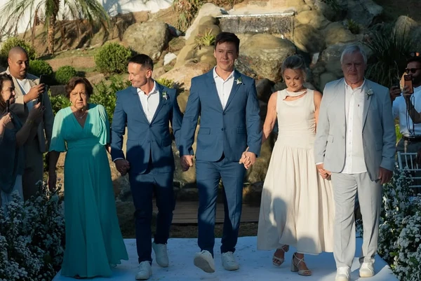 Felipe Suhre e Erick Andrade celebraram casamento em cerimônia emocionante no Rio por Reprodução/Instagram