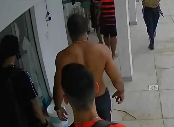 Imagens mostram Dadá em mansão no Vidigal por Reprodução/Fantástico