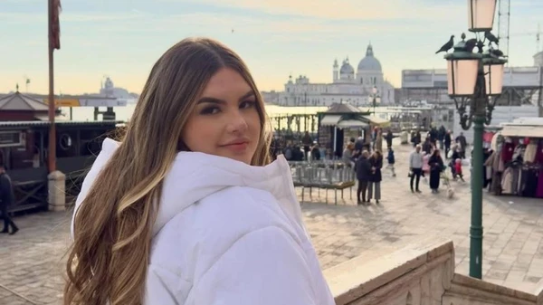 Julia Vitoria Sobierai Cardoso por Reprodução