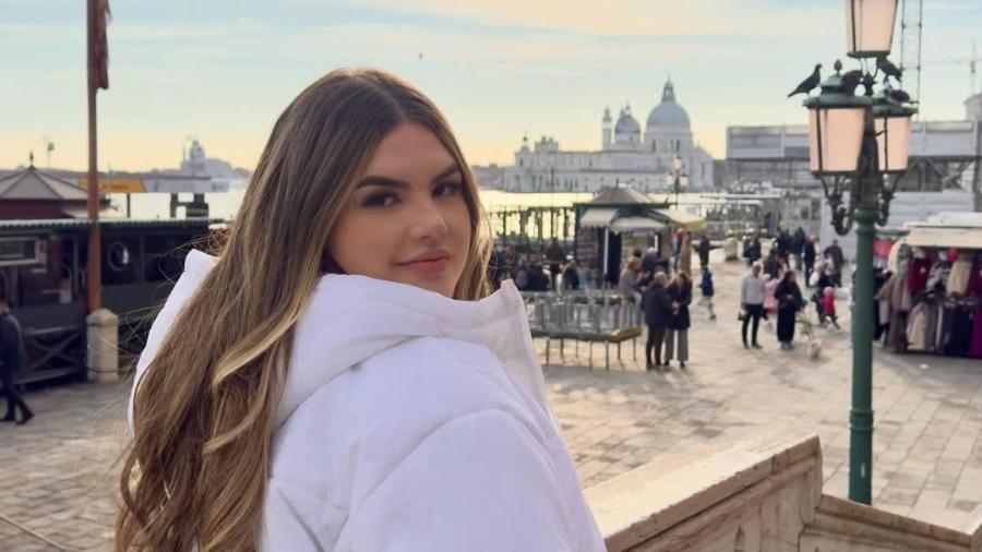 Julia Vitoria Sobierai Cardoso por Reprodução