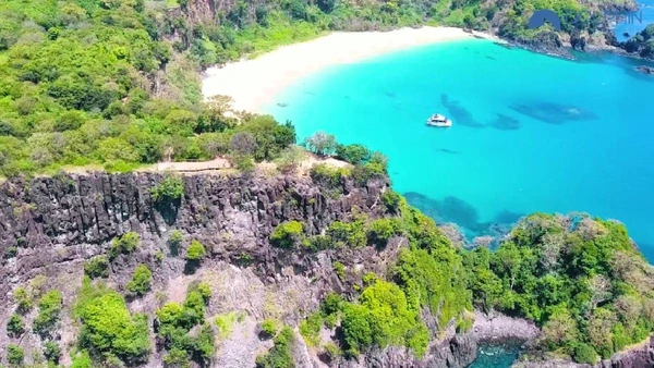 Localizada em Fernando de Noronha, a praia superou destinos como Maldivas no ranking do TripAdvisor