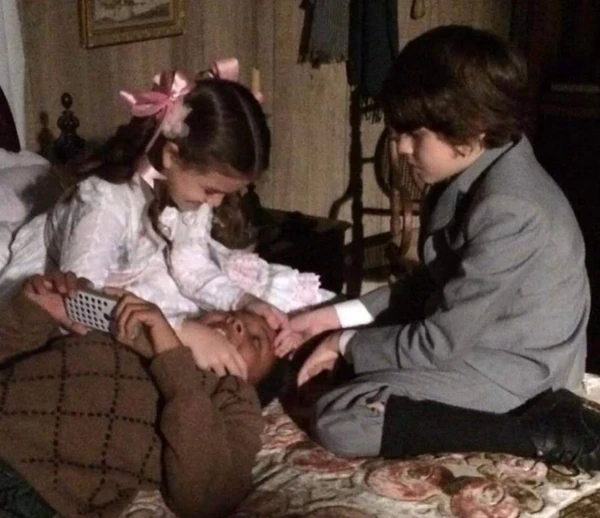 Mel Maia em "Além do Tempo" (2015) por Reprodução