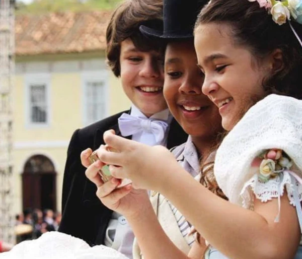 Mel Maia em "Além do Tempo" (2015) por Reprodução