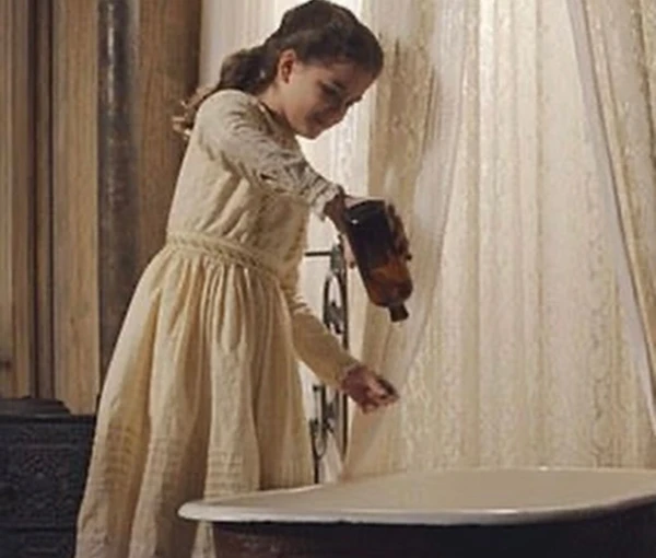 Mel Maia em "Além do Tempo" (2015) por Reprodução