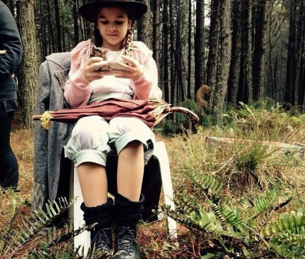 Mel Maia em "Além do Tempo" (2015) por Reprodução