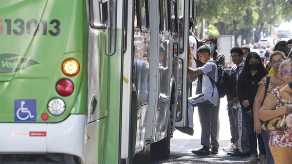 O fim do desconto de 6% no contracheque? Entenda o projeto que quer mudar o Vale-Transporte por Tiago Correa/UGPE