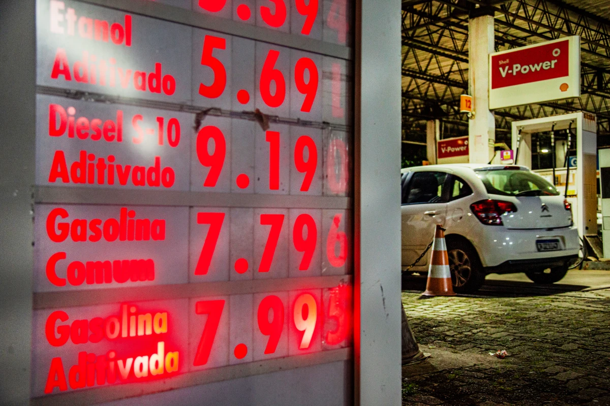 Preço da gasolina comum chega a R$ 7,79 em Salvador