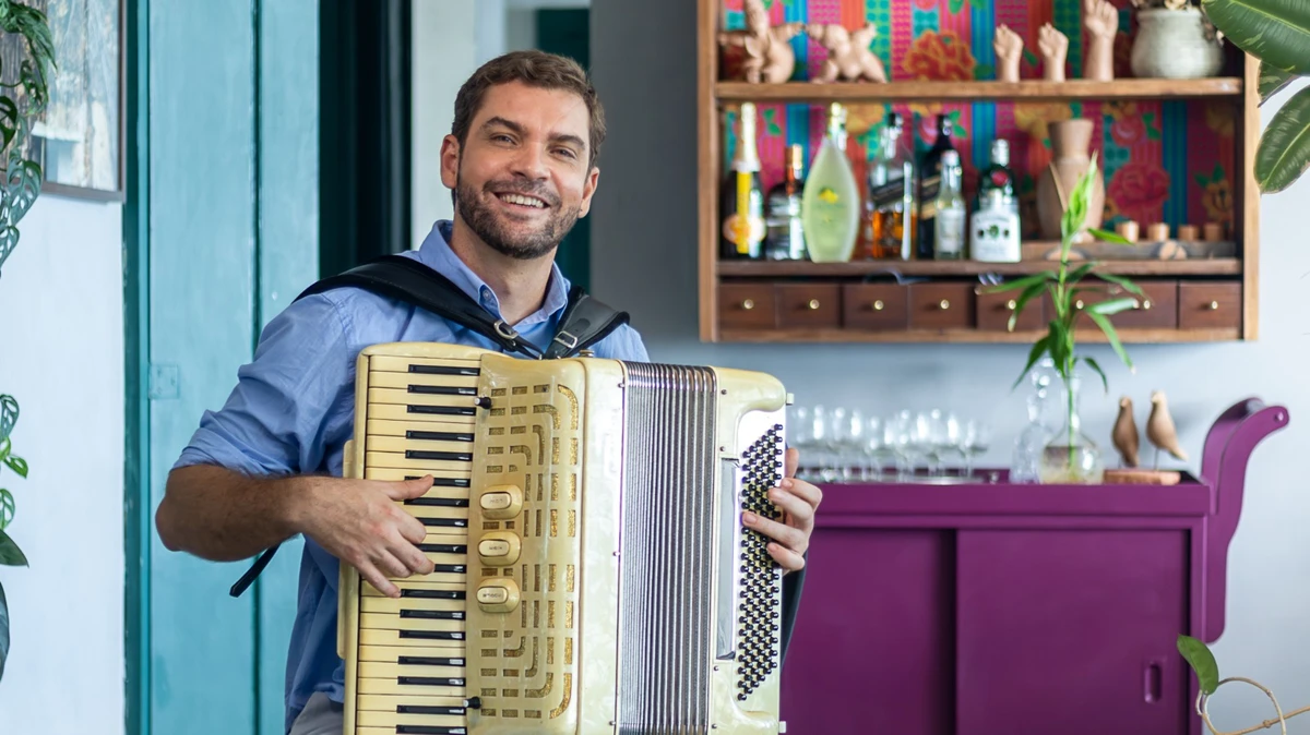 Ricardo Buruá lança carreira solo com show em Salvador e aposta no forró o ano inteiro