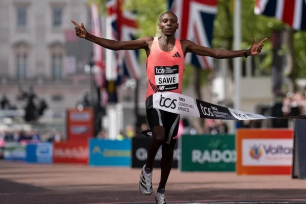 Sabastian Sawe correu maratona abaixo da marca de 2 horas por Reprodução