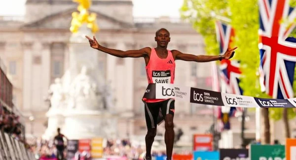 Sebastian Sawe tornou-se a primeira pessoa a correr uma maratona em menos de 2 hora
