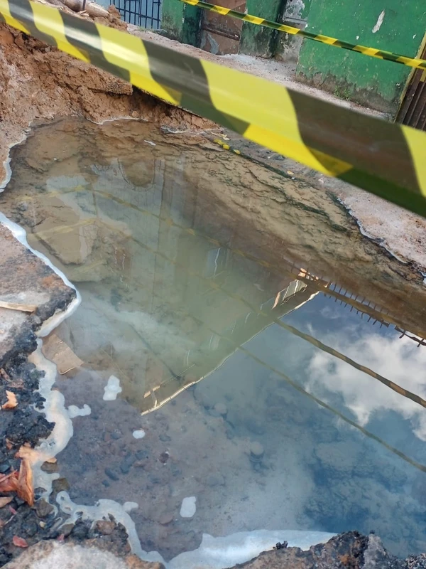 Vazamento de água no Engenho Velho de Brotas por Reprodução