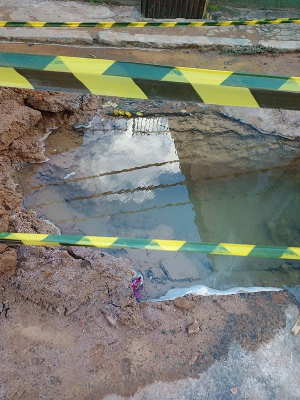 Vazamento de água no Engenho Velho de Brotas por Reprodução