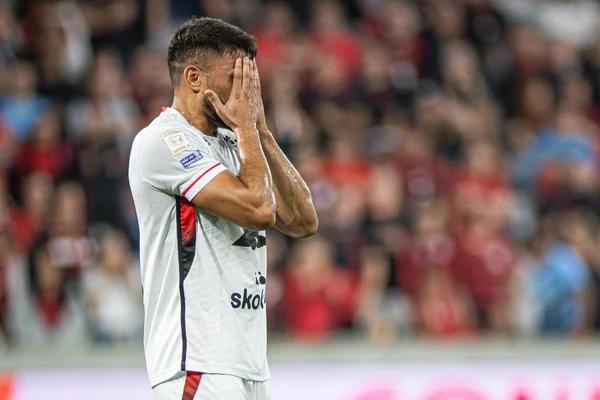 Vitória saiu na bronca contra a arbitragem após o duelo contra o Athletico-PR