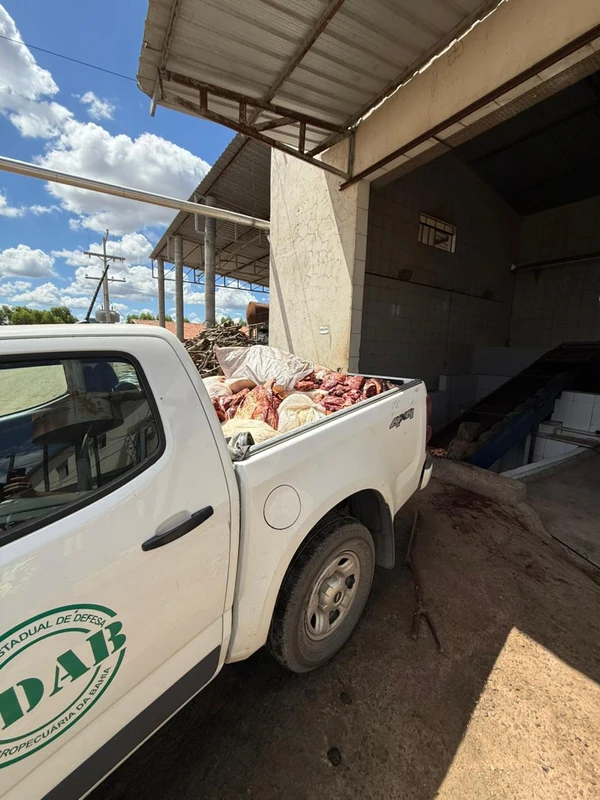 Adab apreende mais de 1 tonelada de carne irregular em Candiba e  Palmas de Monte Alto por Divulgação