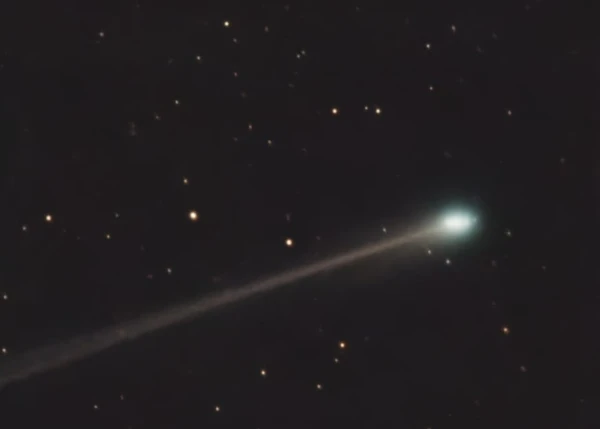 Cometa atinge brilho máximo e pode ser visto do Brasil nesta terça e quarta