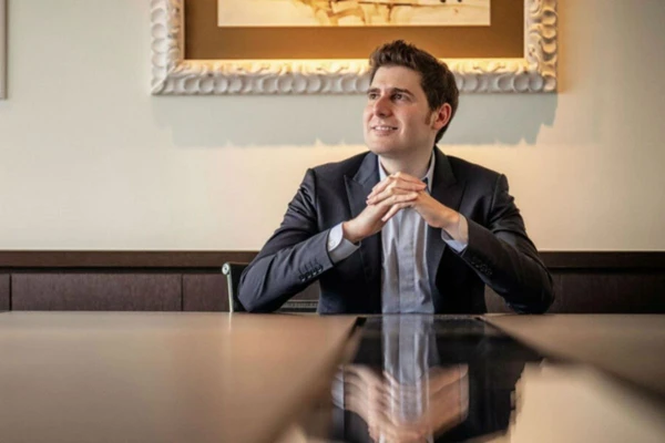 Eduardo Saverin é o homem mais rico do Brasil