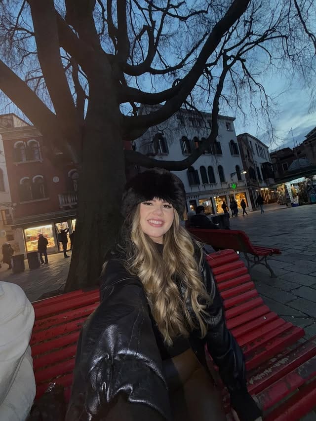 Julia Vitoria Sobierai Cardoso por Reprodução